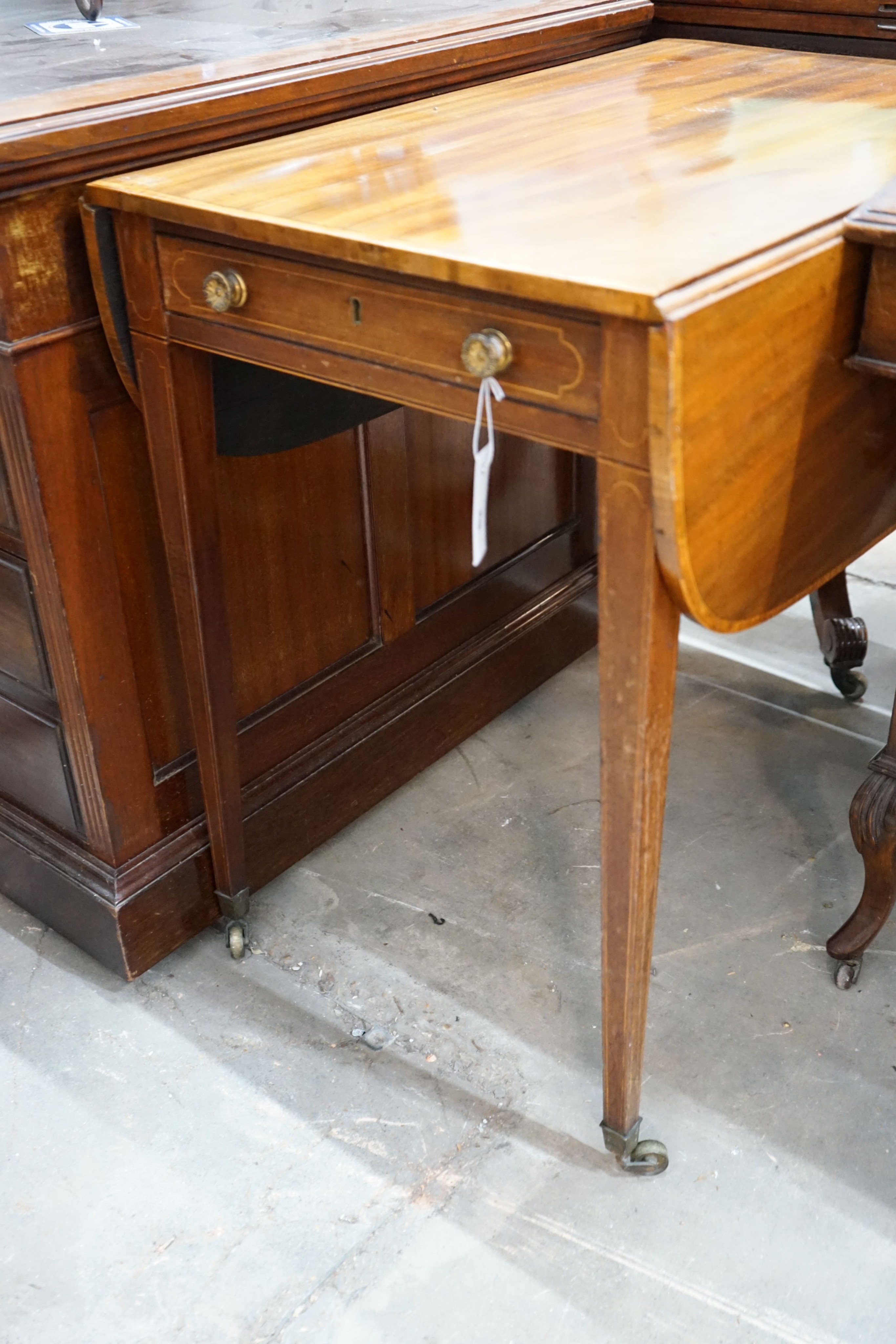 A George III banded mahogany Pembroke table, width 75cm, depth 49cm, height 72cm